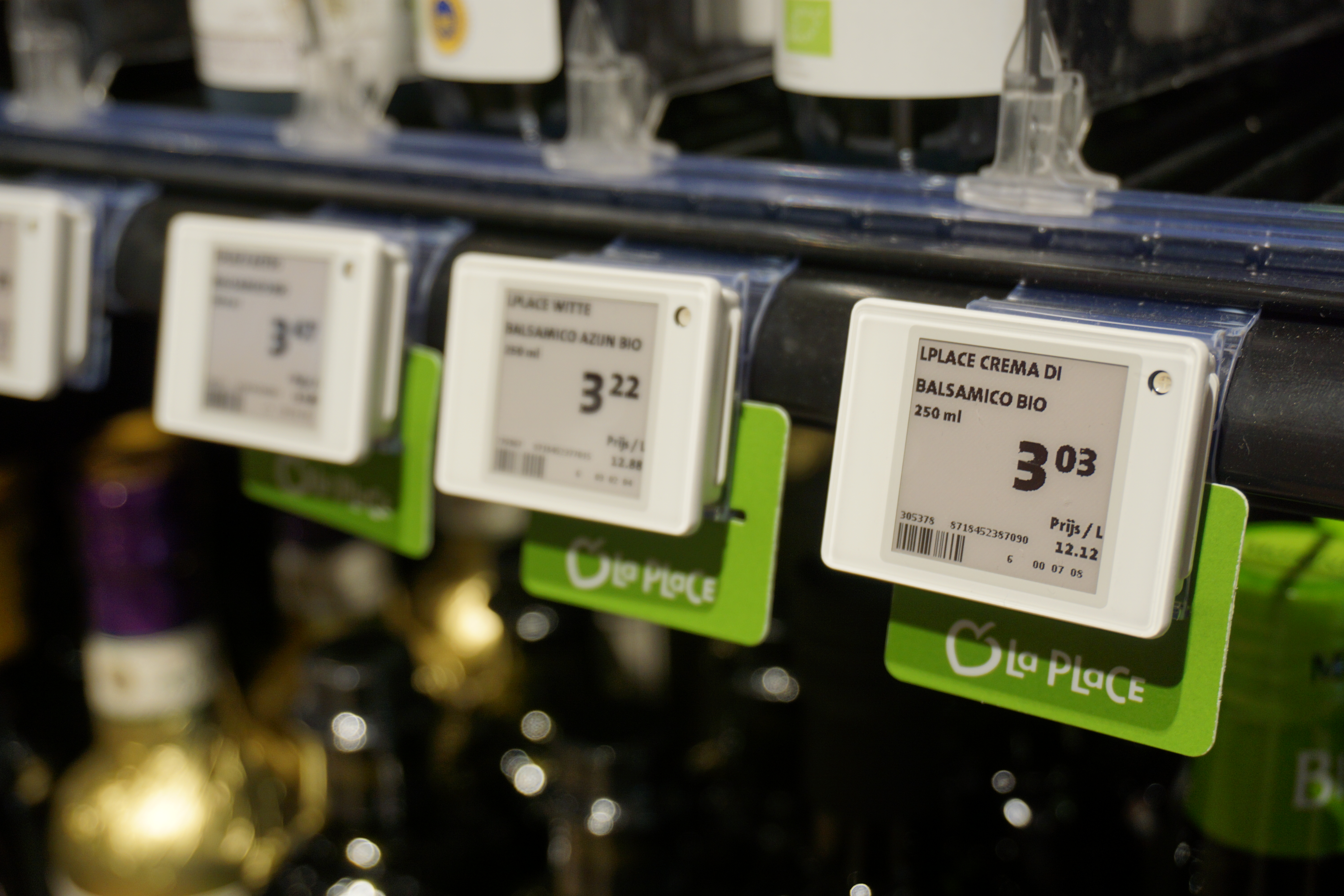 Jumbo installed Hanshow electronic shelf label on shelf